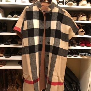 Burberry reversible poncho OS